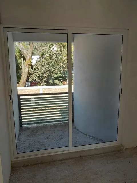 Ventanas y corredizas de aluminio blanco — foto 5