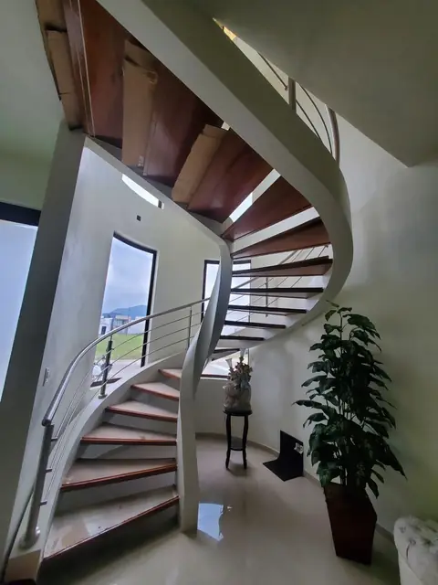 Casa Andalucía: cancelería tono madera — foto 2