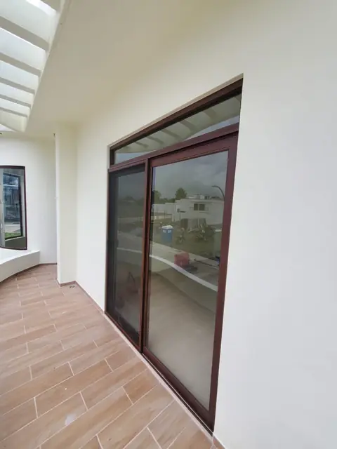 Casa Andalucía: cancelería tono madera — foto 6