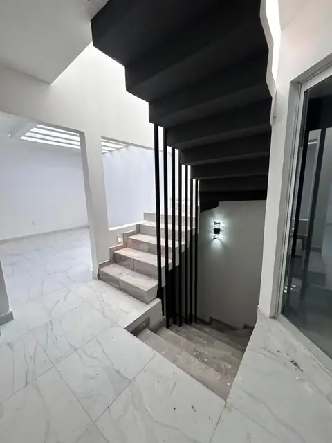 Casa completa en gris: cocina, clósets y baños — foto 10