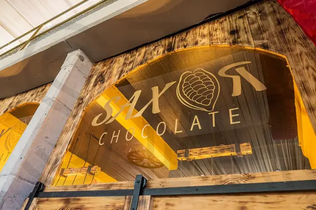 Chocolatería: fachada y mobiliario rústico — foto 10