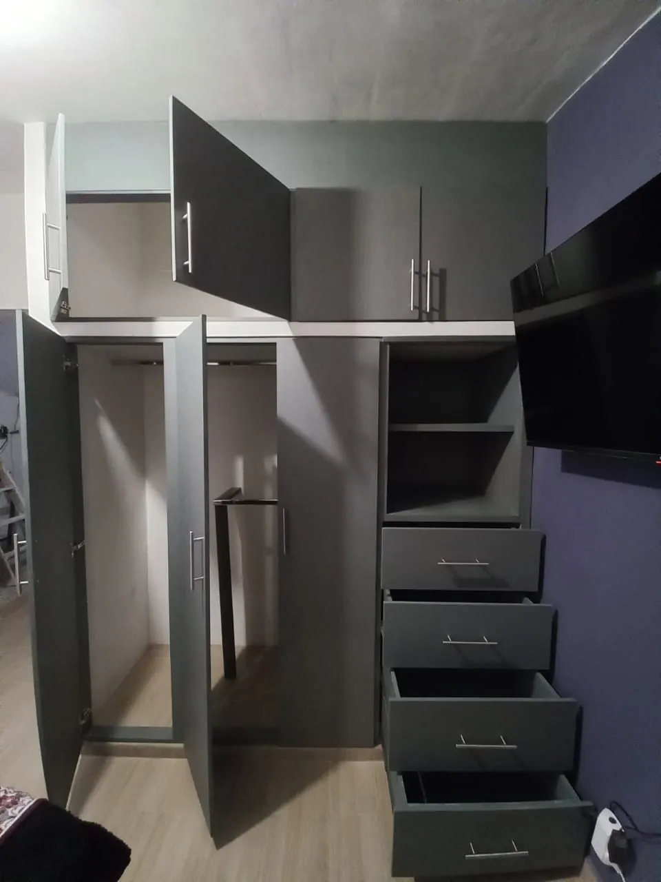 Clósets en gris y tono madera — foto 2
