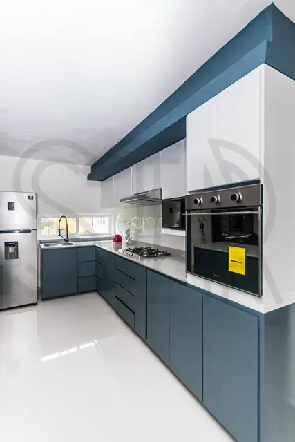 Cocina azul petróleo con isla — foto 4