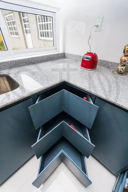 Cocina azul petróleo con isla — foto 7