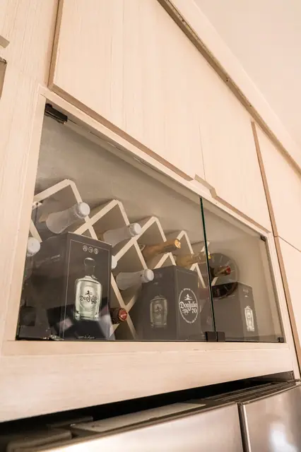 Cocina en madera clara con isla tipo ónix — foto 10