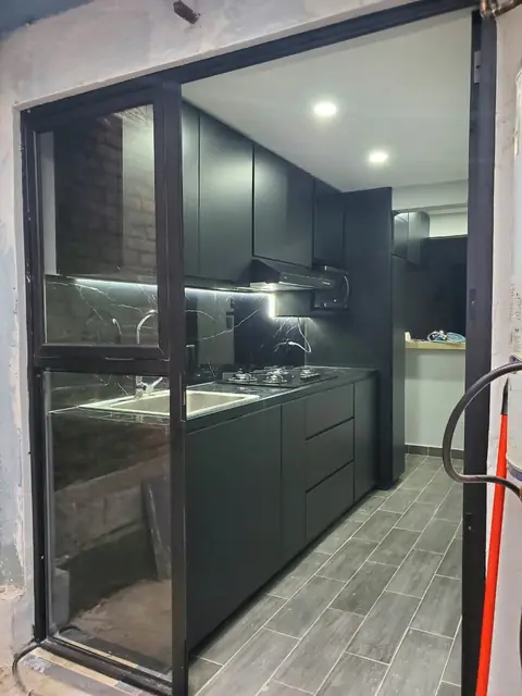 Cocina negra con granito Vía Láctea — foto 6