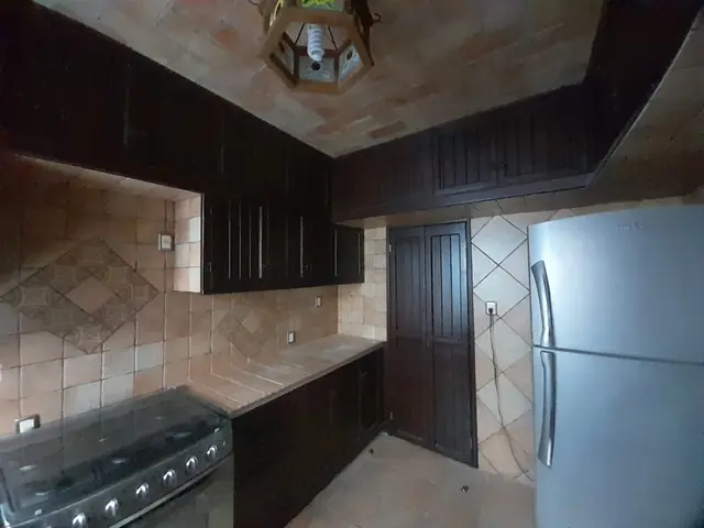 Cocina rústica en madera oscura — foto 2