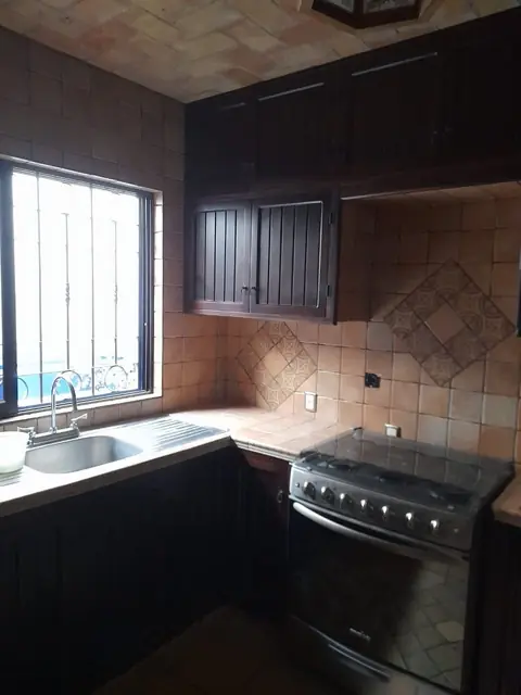 Cocina rústica en madera oscura — foto 3