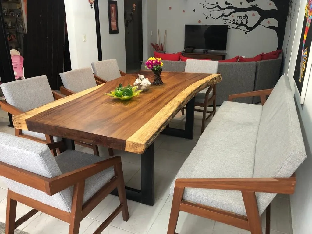 Comedor de parota con banca