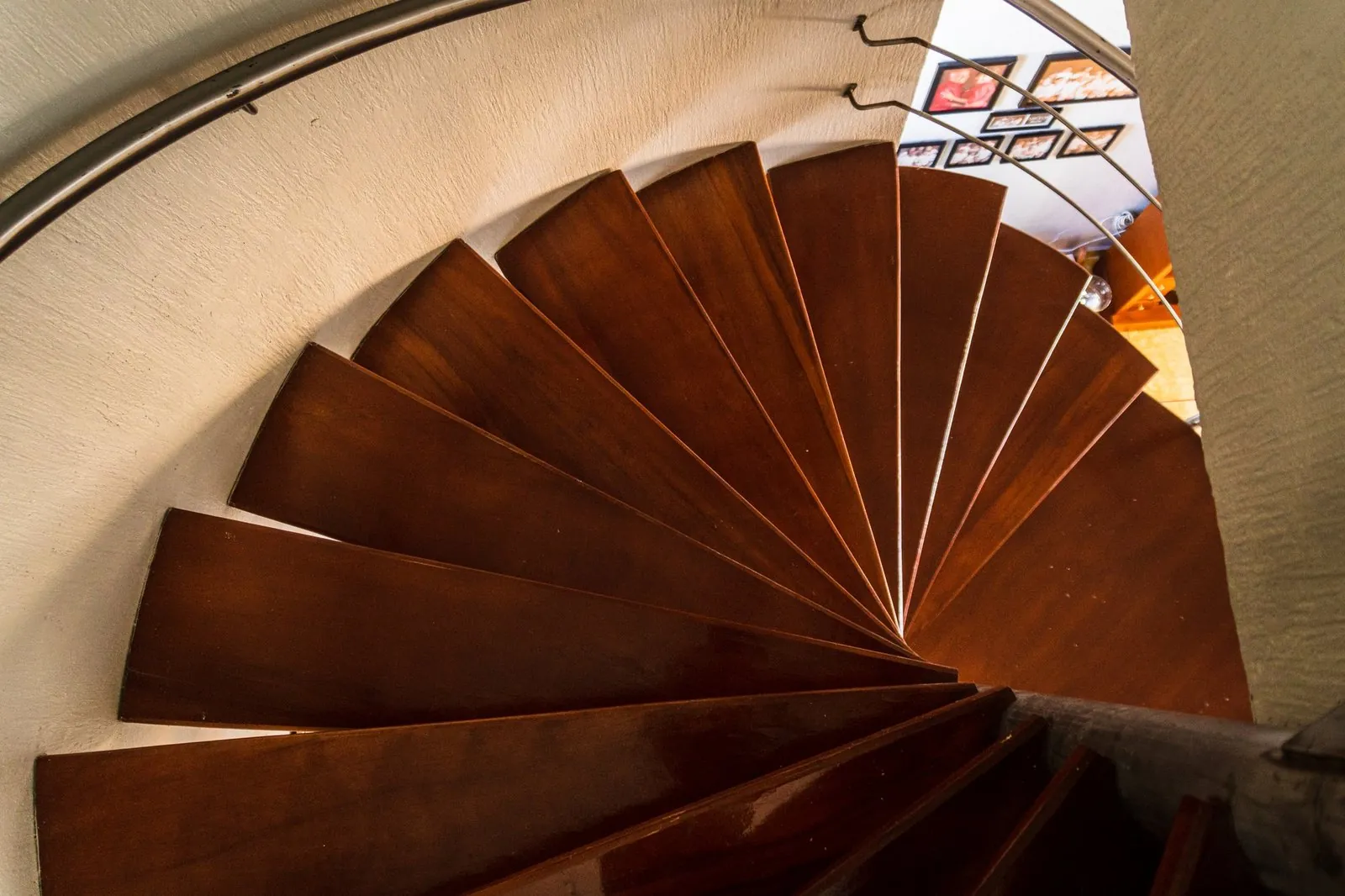 Escalera de caracol en madera — foto 2