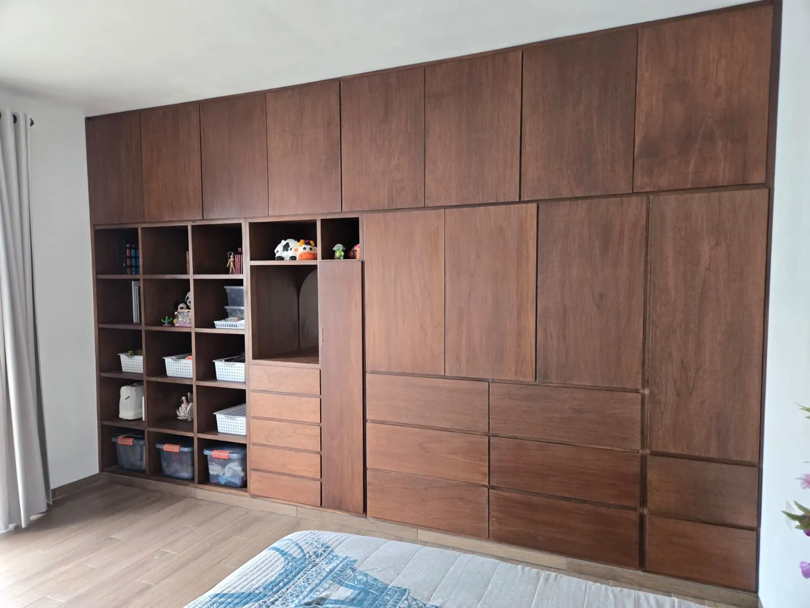 Muro de clósets con libreros para recámara — foto 2