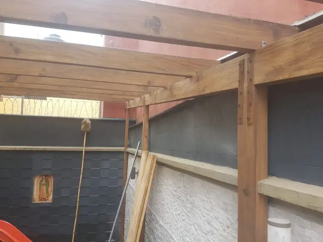Pérgola de madera con cubierta de cristal — foto 4