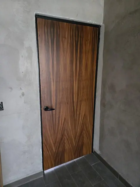Puertas entintadas y de chapa de madera — foto 9