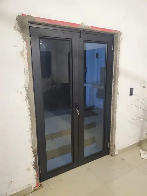 Puertas de aluminio, cristal y herrería — foto 11