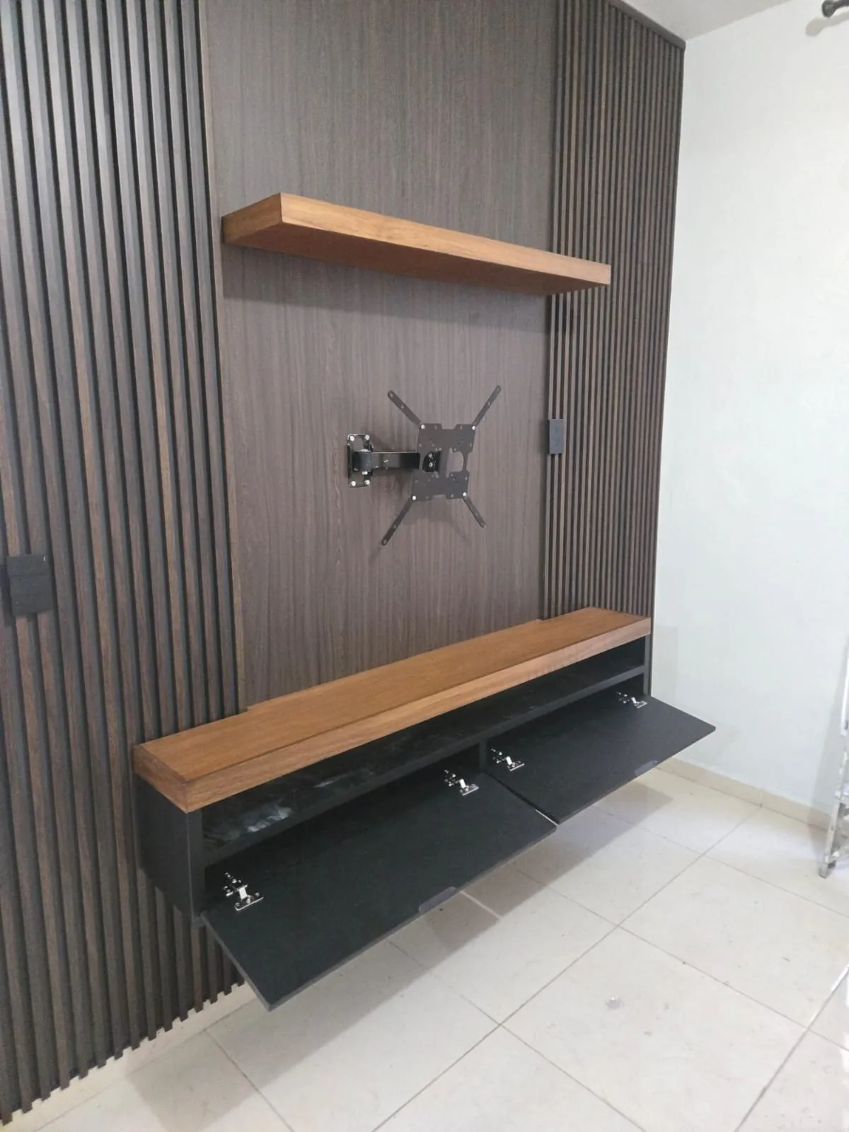 Muro de TV con lambrín — foto 4