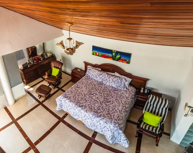 Plafón curvo de duela de madera — foto 4