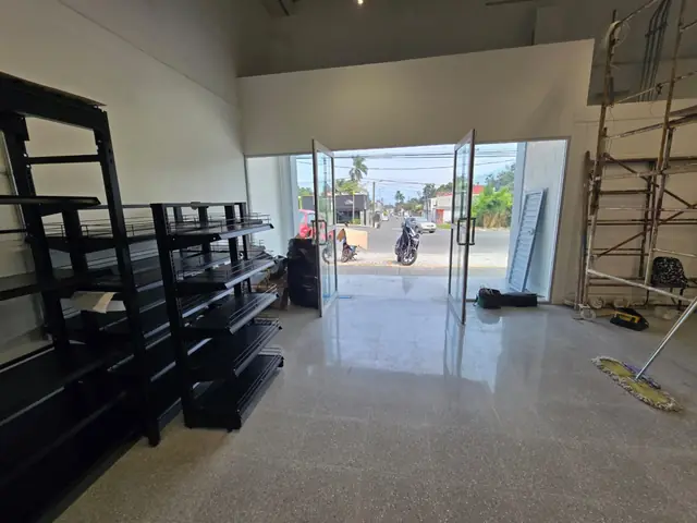 Tiendas de autoservicio: fachadas, aluminio y cristal — foto 7