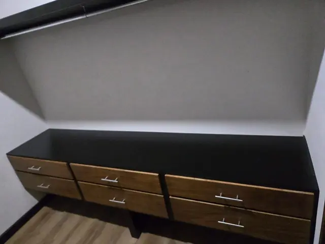 Vestidor negro con cajones tono nogal — foto 4