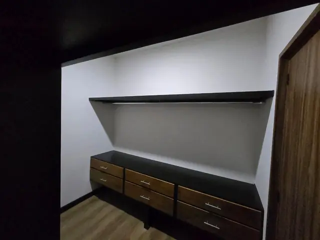 Vestidor negro con cajones tono nogal — foto 6