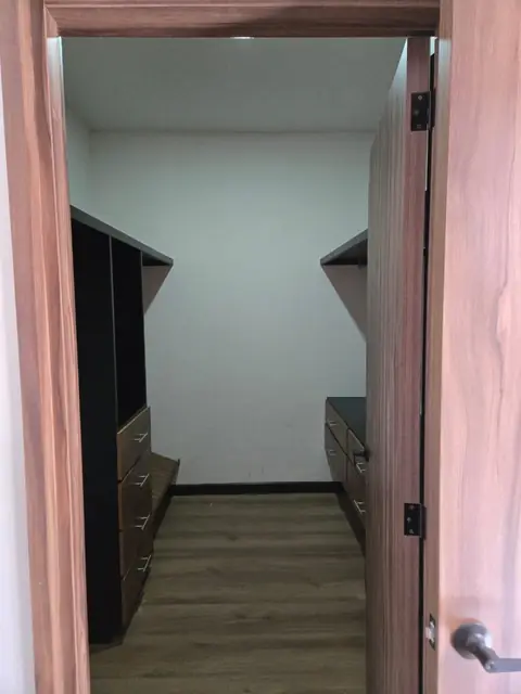 Vestidor negro con cajones tono nogal — foto 7